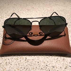 Women’s Ray-Ban aviator sun glasses